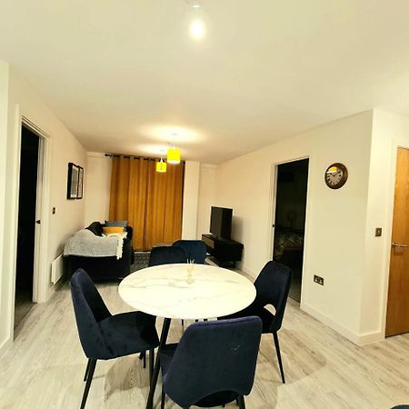 מנצ'סטר Exquisite Cosy 2-Bed Apartment In Salford מראה חיצוני תמונה